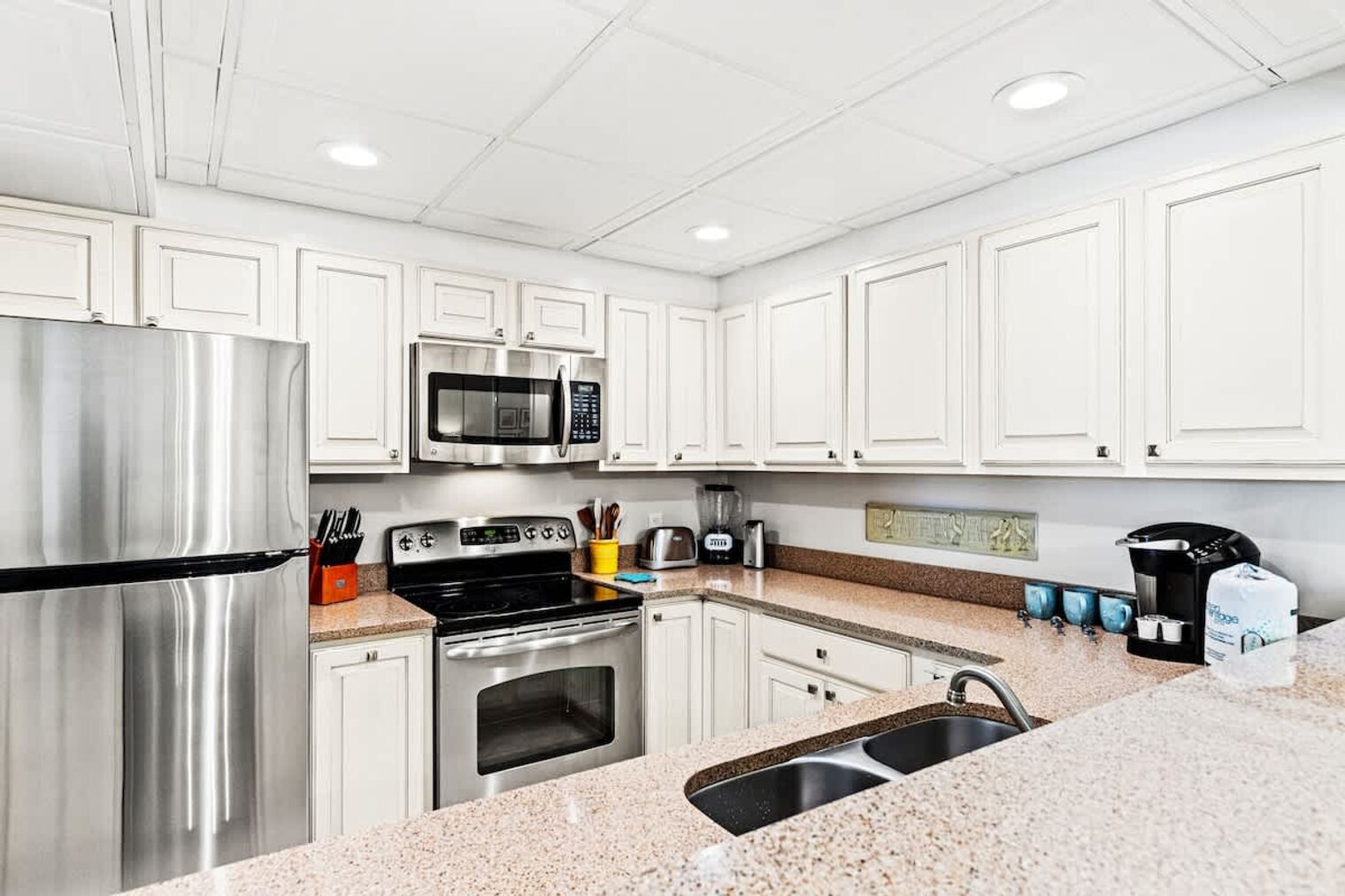 Building Photo - 8815 Thomas Dr