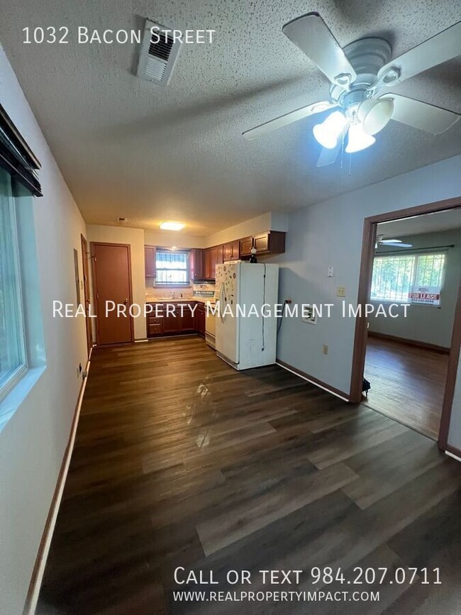 Building Photo - Vintage 3 Bedroom 1 Bath Brick Ranch minut...