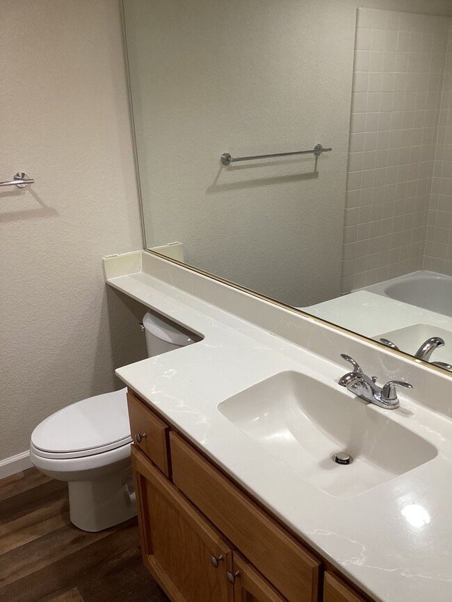 Building Photo - 3 Bedroom Home in Elk Grove