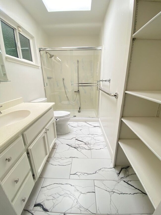 Building Photo - Updated property with luxury Appliances in a prime location in Livermore