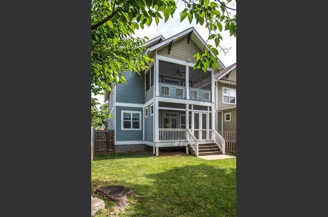 Building Photo - 925 S Douglas Ave