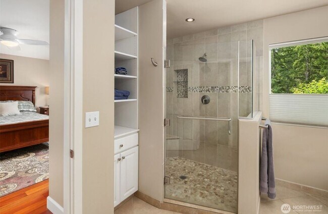 Building Photo - Beautiful Maple Ridge Highlands Home in Ma...