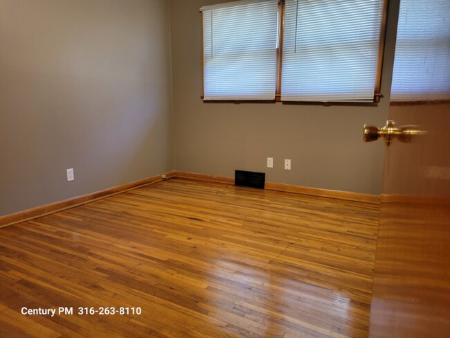 Building Photo - 3114 S Elizabeth Ave