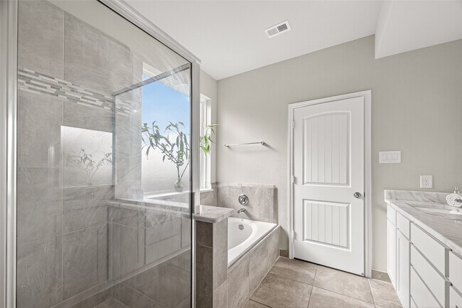Building Photo - 3723 Lake Varano Cir