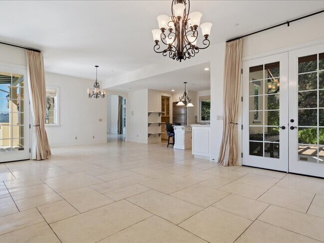 Building Photo - 265 Clear Ridge Dr