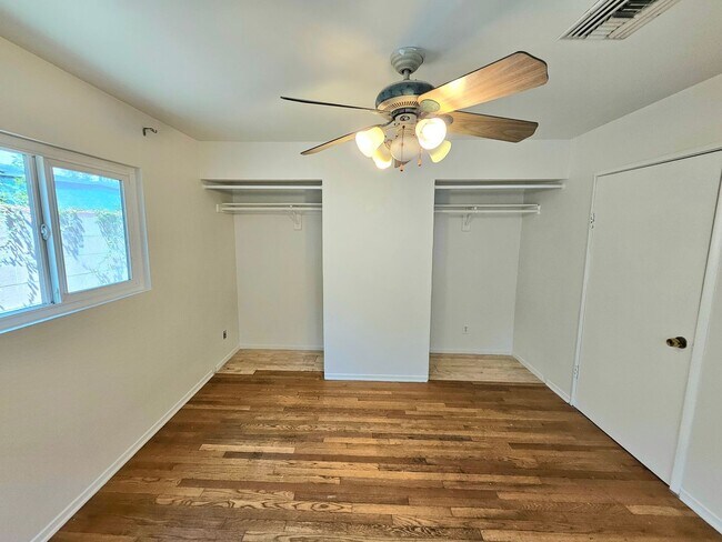 Building Photo - New Listing: Cozy 3-Bedroom, 3-Bathroom Ho...