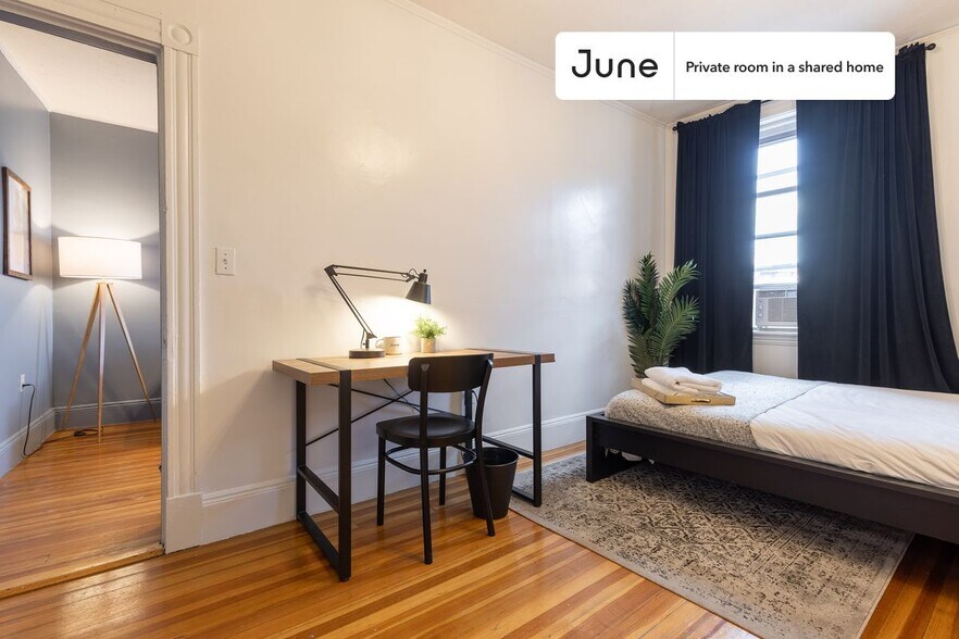 Building Photo - Room in Shared 3 bed/1 bath home