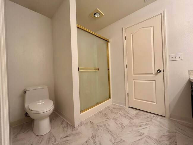 Building Photo - Welcome to this charming 3-bedroom, 2.5-bathroom house located in Vancouver, WA!