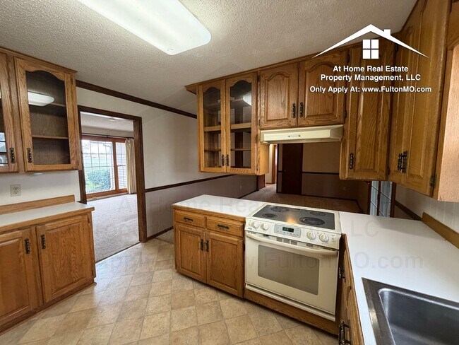 Building Photo - 1803 N School Blvd