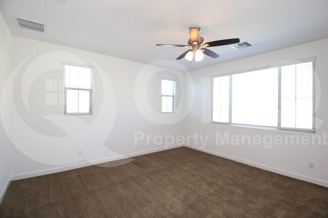 Building Photo - 2438 E Warbler Rd