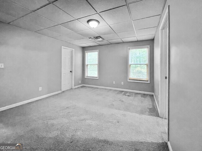 Building Photo - 6825 Wells Ct