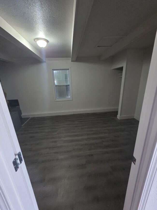 Building Photo - LIMITED TIME**1/2 OFF DEPOSIT**