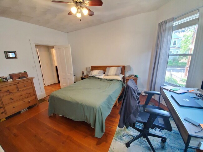 Building Photo - 72 Marshall St