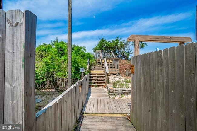 Building Photo - 3182 E Ocean View Ave