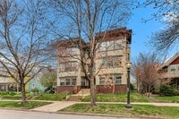 Building Photo - Stunning 3 bedroom main floor unit in prime Saint Paul location.