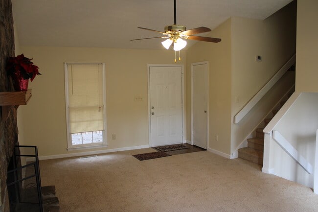 Building Photo - 1410 Ashbrook Dr NW