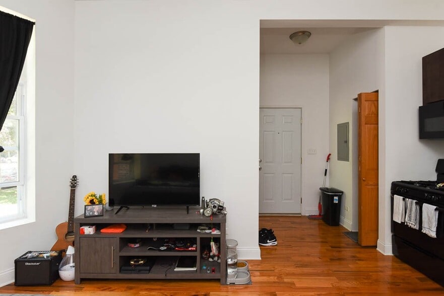 Building Photo - 4504 N Paulina St