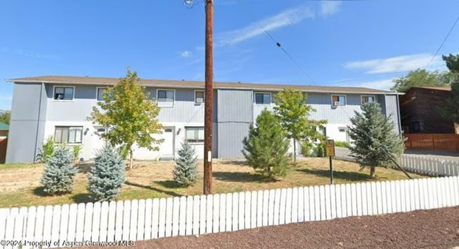 Primary Photo - 1322 E 7th St