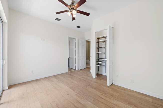 Building Photo - 1430 SW 4th Ave