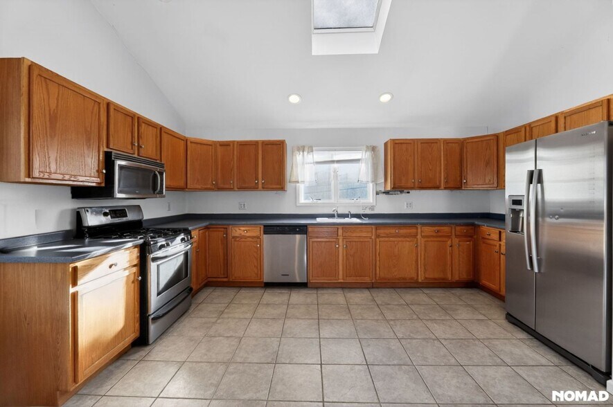 Building Photo - 23 Rosman Rd