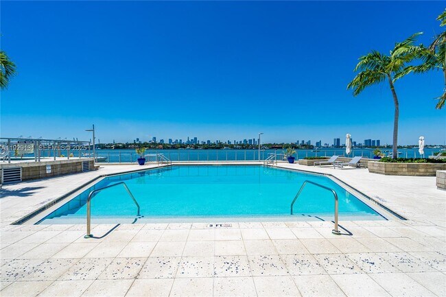 Building Photo - 800 West Ave