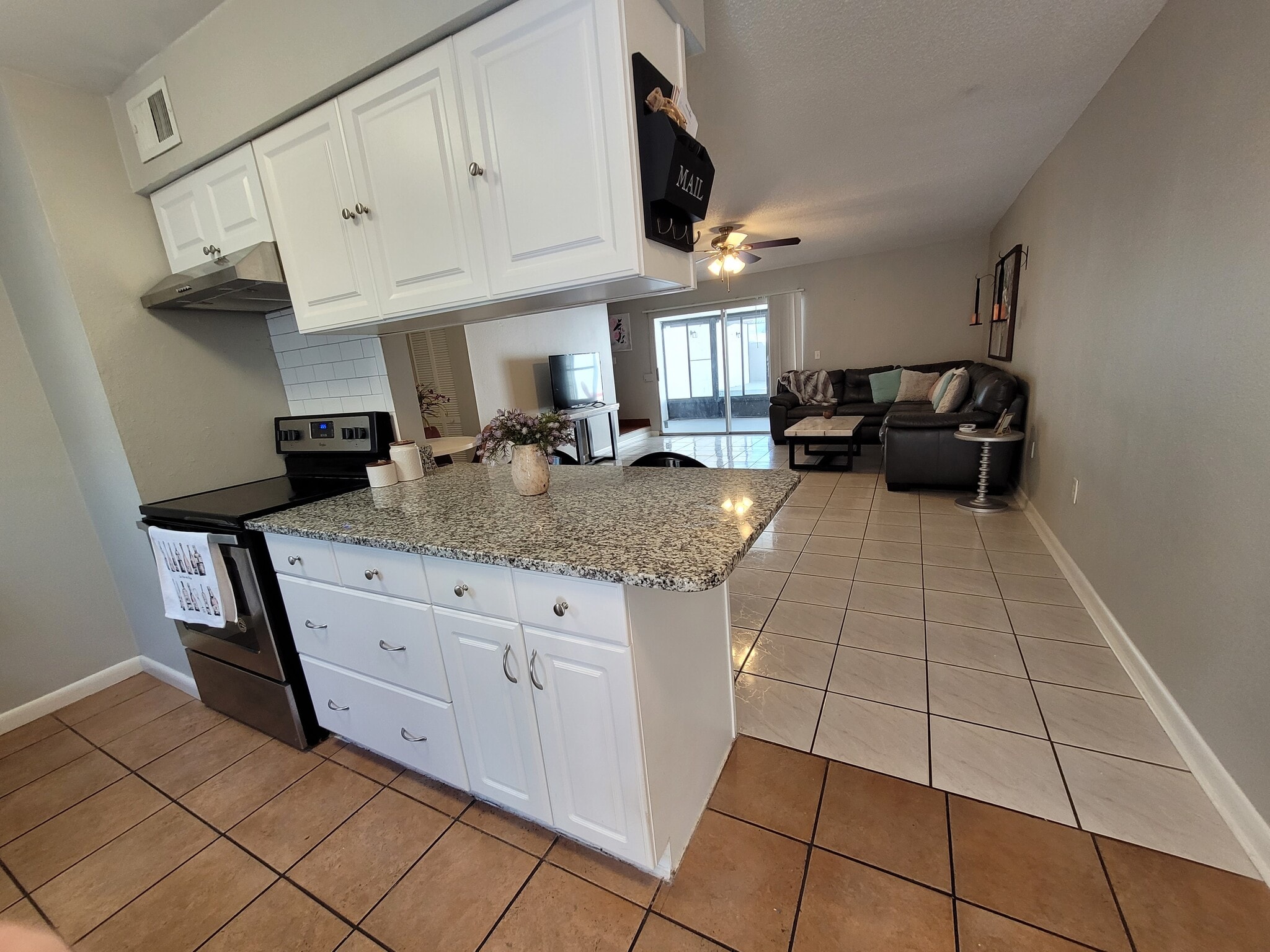 Kitchen - 11922 Congressional Dr
