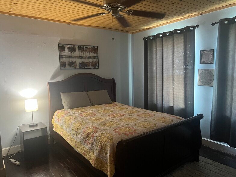 Master bedroom - 208 Sutton St