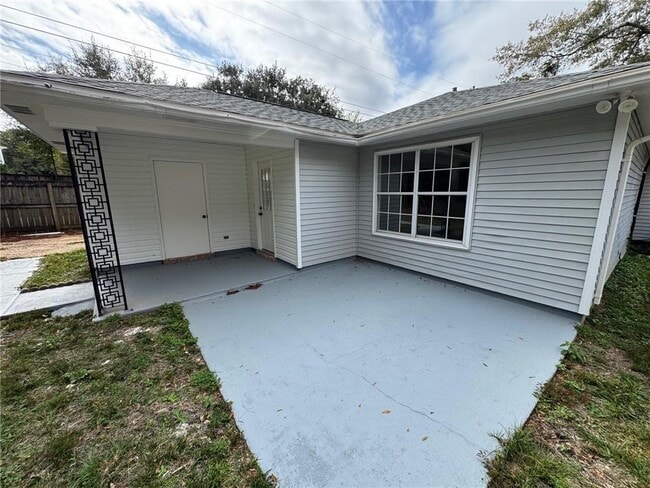 Building Photo - 1117 Pinemont Dr