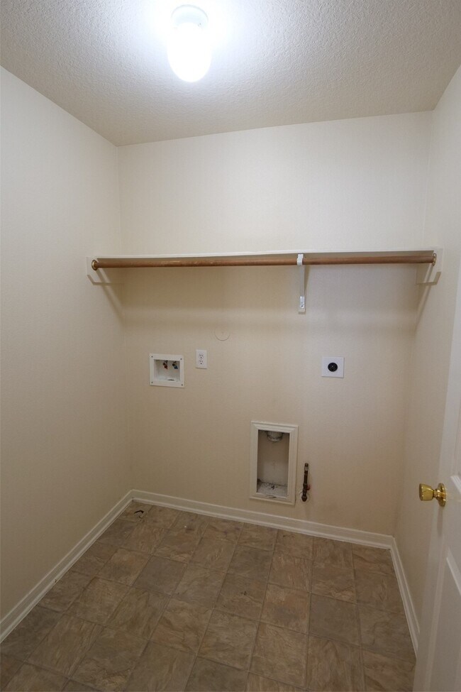 Building Photo - 5042 Oak Stand Ct
