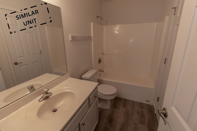 Building Photo - 3322 E St Charles Rd