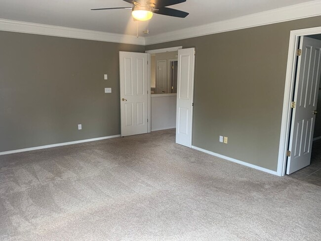 Building Photo - Incredibly maintained home in highly desirable Woodbrook! 4 bed, 3 bath + den! A MUST SEE!