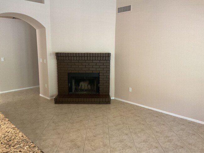 Building Photo - 4106 E Ashurst Dr