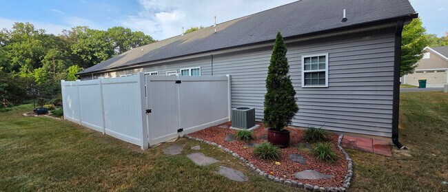 Building Photo - 335 Shallowford Reserve Dr