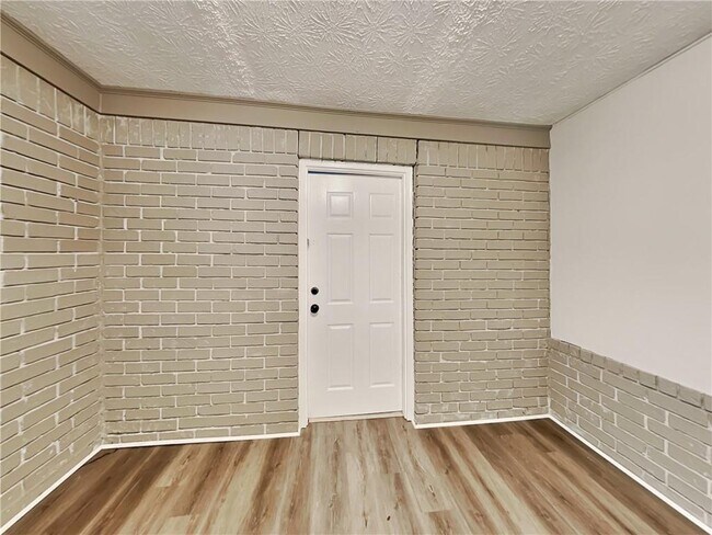Building Photo - 452 Charleston Ln
