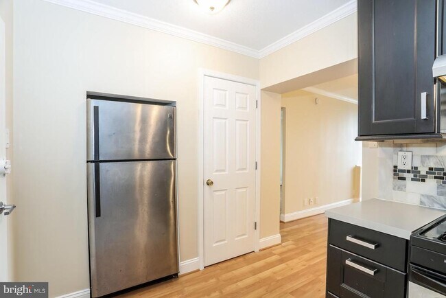 Building Photo - 240 M St SW