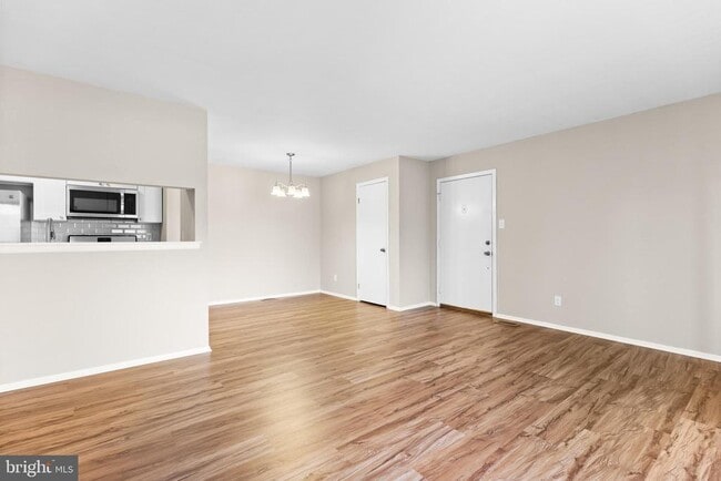 Building Photo - 705 Woodhollow Dr