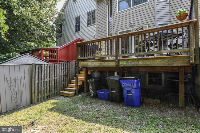 Building Photo - 6627 Commodore Ct