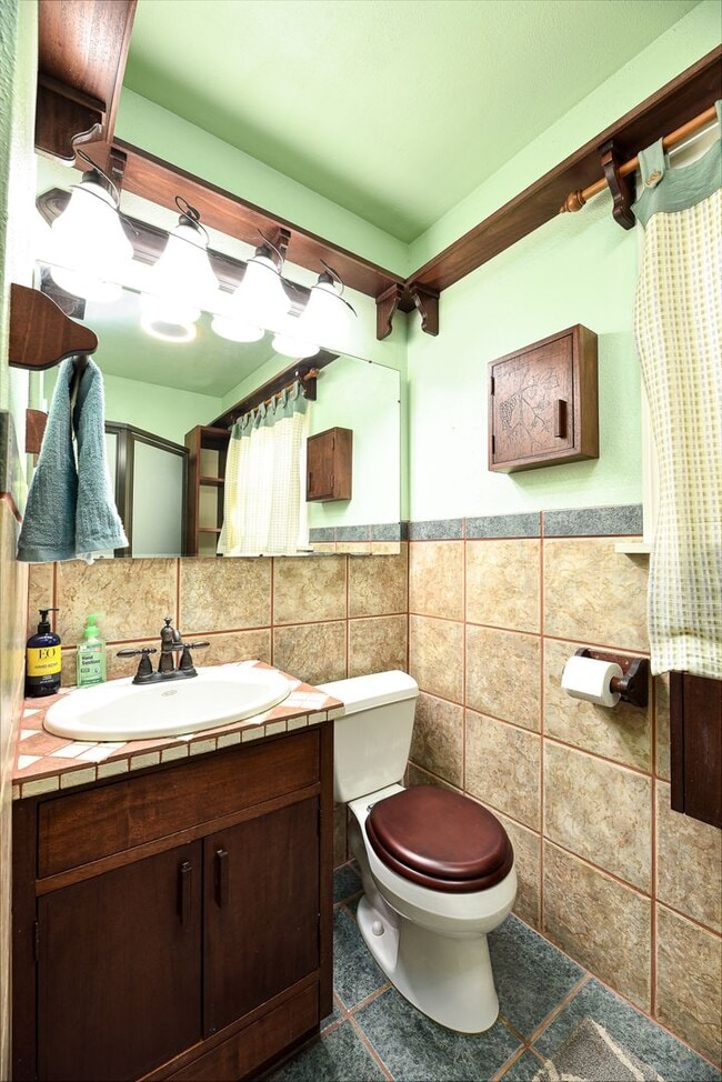 Building Photo - 4 Bedroom 2 Bathroom Home in Salem