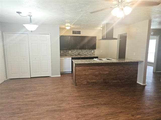 Building Photo - 6809 Glenhurst Dr