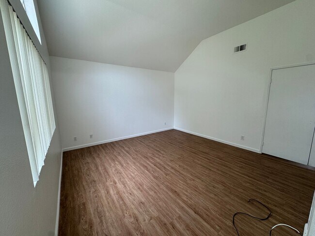 Building Photo - 1423 Portofino Dr