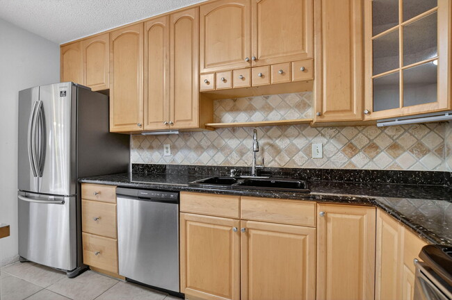 Building Photo - 6671 Via Regina