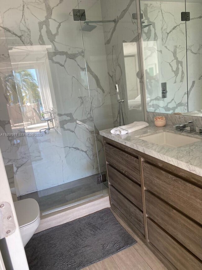 Building Photo - 201 Crandon Blvd