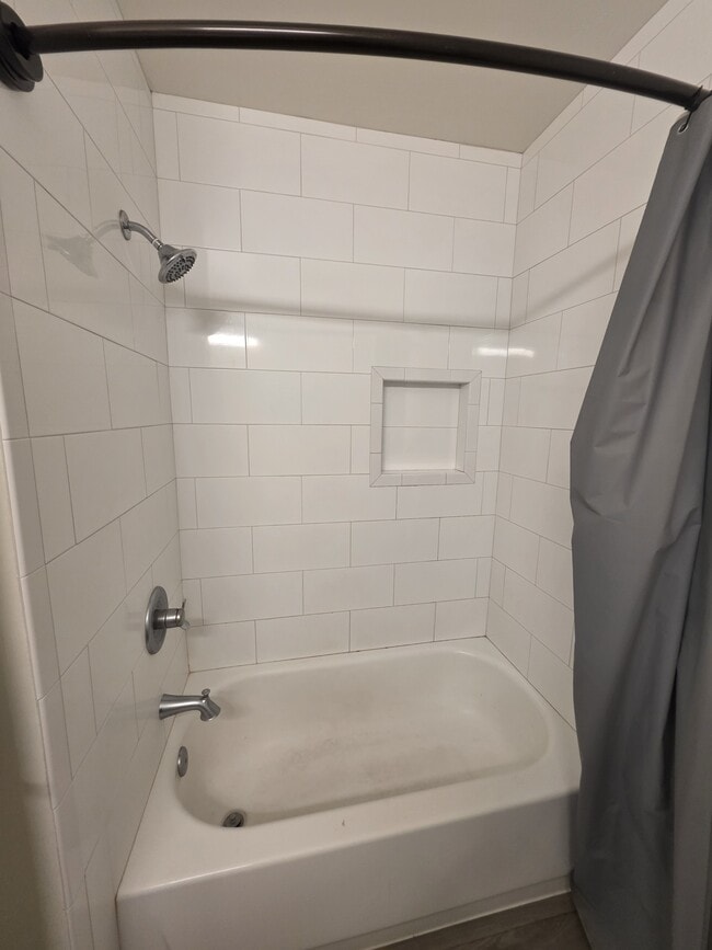 Building Photo - 350 Aoloa St