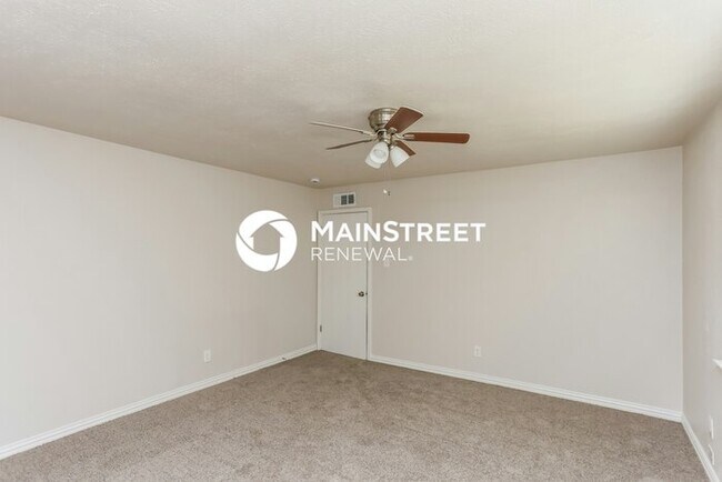 Building Photo - 3 Bedroom Pet-Friendly Home in Arlington, TX with Main Street Renewal