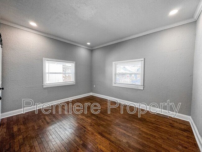 Building Photo - 627 Tenny Ave