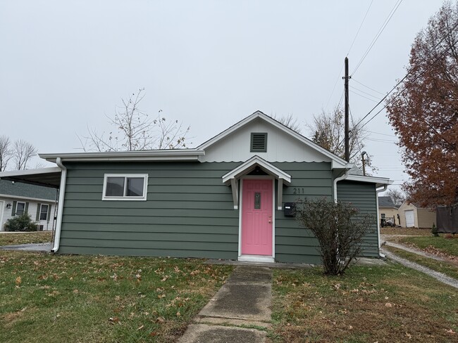 Primary Photo - 211 E Park St