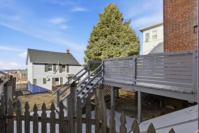 Building Photo - 305 W Broadway