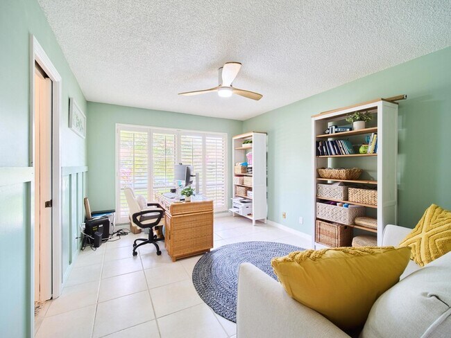 Building Photo - 2281 SW Starling Dr