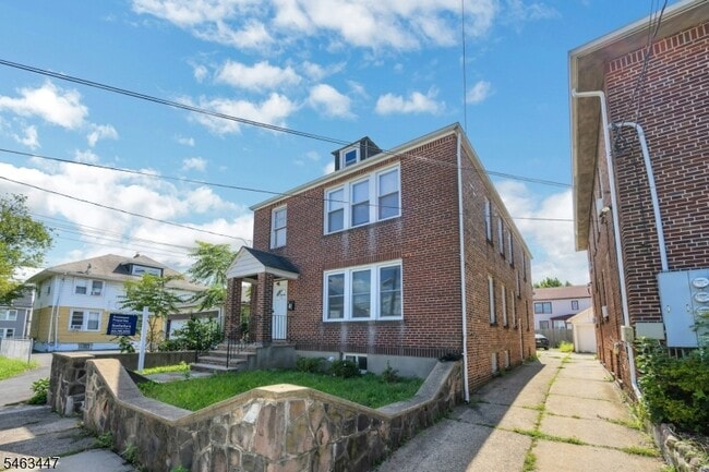 Building Photo - 58 Floyd Ave