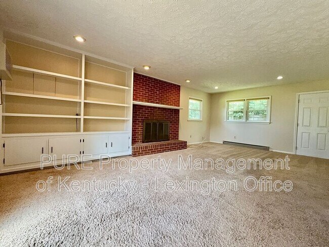 Building Photo - 2077 Dogwood Dr